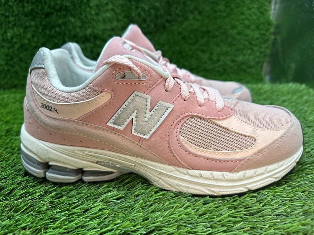 New Balance 2002R GC2002SK Athletic Sneaker Shoes Girl's 7M Pink Suede Cushioned